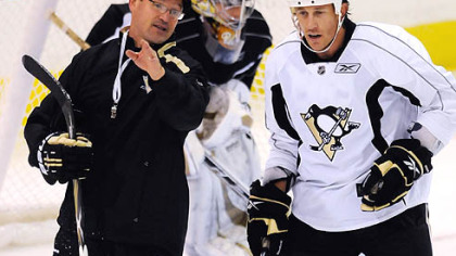 Penguins head coach Dan Bylsma works with defenseman Jay McKee on the first day of training camp at the Mellon Arena last week.
