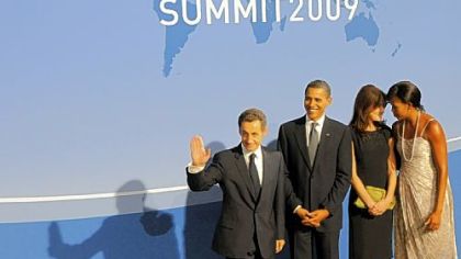 President Barack Obama and first lady Michelle Obama greet French President Nicolas Sarkozy and his wife Carla Bruni-Sarkozy outside Phipps Conservatory yesterday.