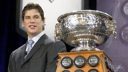 Sidney Crosby with his first Art Ross Trophy in Ottawa.