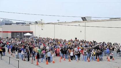 More than 1,000 people wait in line to see former Alaska Gov. Sarah Palin yesterday.