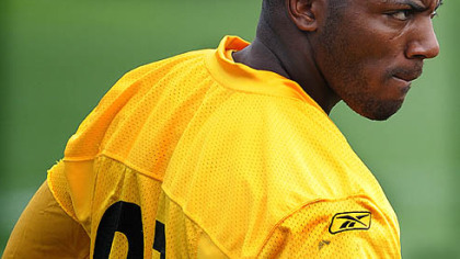 Mike Tomlin is expected to announce that safety Ryan Clark, bottom, will not play Monday against the Broncos in Denver. Clark has sickle-cell trait, which makes it dangerous for him to play in high altitude.
