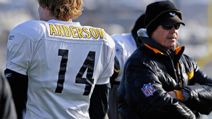 Quarterback Ben Roethlisberger wears a Kenny Anderson jersey and tousled 1970s-style hair at practice yesterday in homage to his coach, who stands next to him.