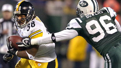 The Steelers re-signed fullback Carey Davis.