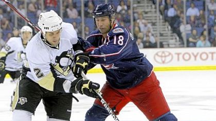 Blue Jackets forward R.J. Umberger and Penguins defenseman Nate Guenin chase a loose puck during the second period of a preseason hockey game Thursday at Nationwide Arena in Columbus.