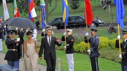 The president and first lady arrive yesterday at the Phipps Conservatory in Oakland for last night's welcoming reception.