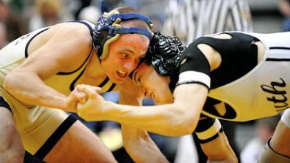 Frank Martellotti, left, of Shady Side Academy defeats South Side Beaver's John Prezzia in the 130-pound title match in the Powerade Tournament.
